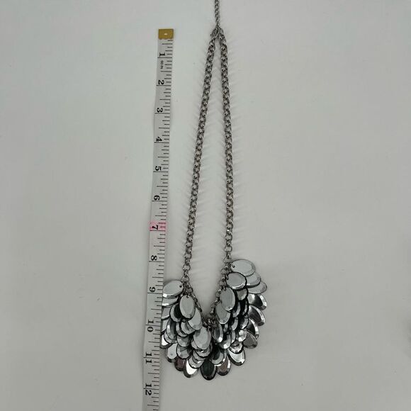 Dramatic scale layered silvertone necklace‎ - Picture 3 of 4
